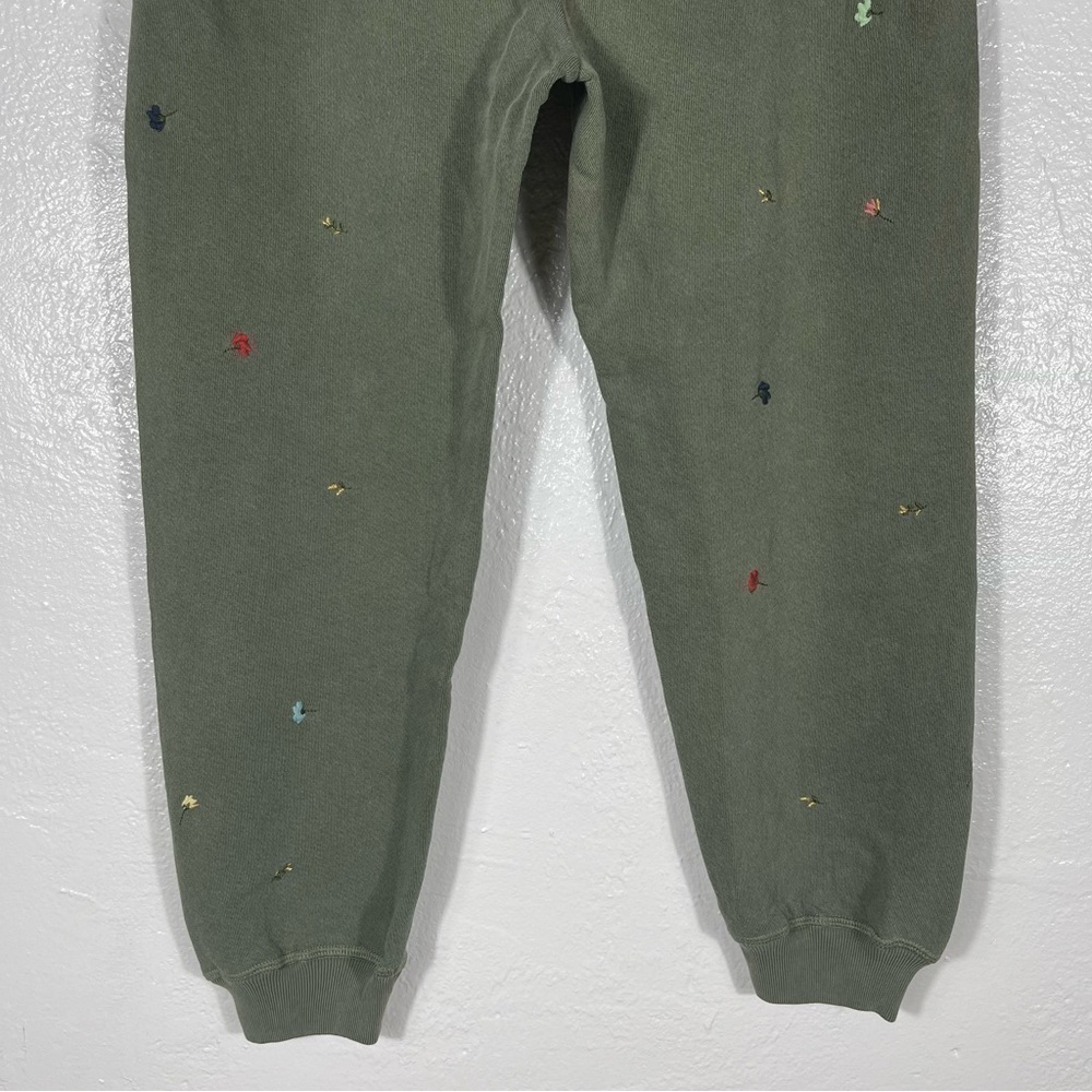 THE GREAT. The Cropped Sweatpants With Tossed Floral Embroidery in Army Sz-3 = L - Picture 8 of 10